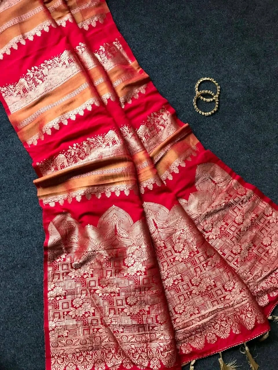 Khadi Crepe Silk Saree thumbnail 10