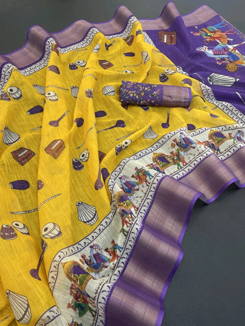 Linen Blend Saree with Traditional Art Print Pallu 5