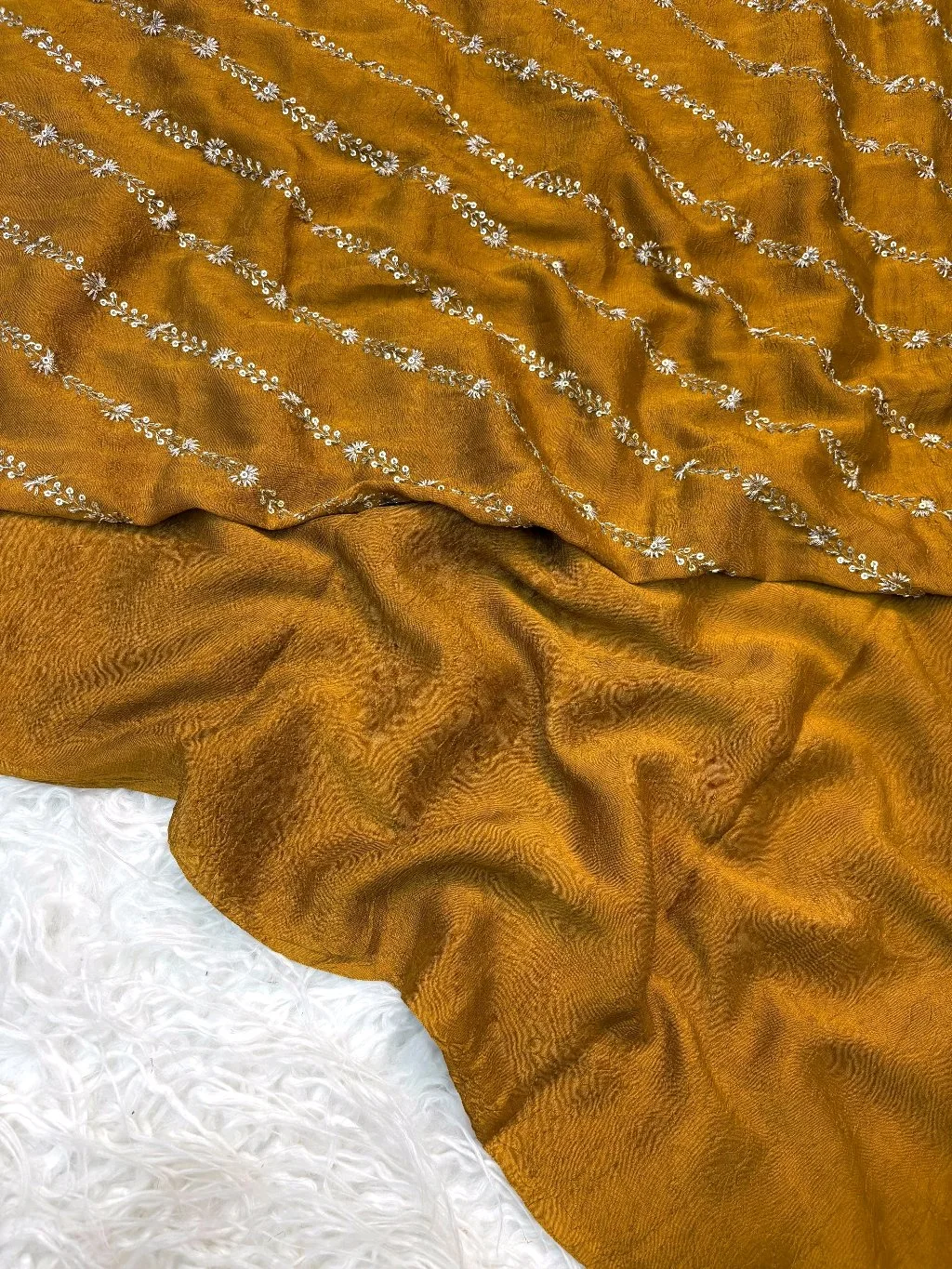 Crush Leharive Saree thumbnail 7