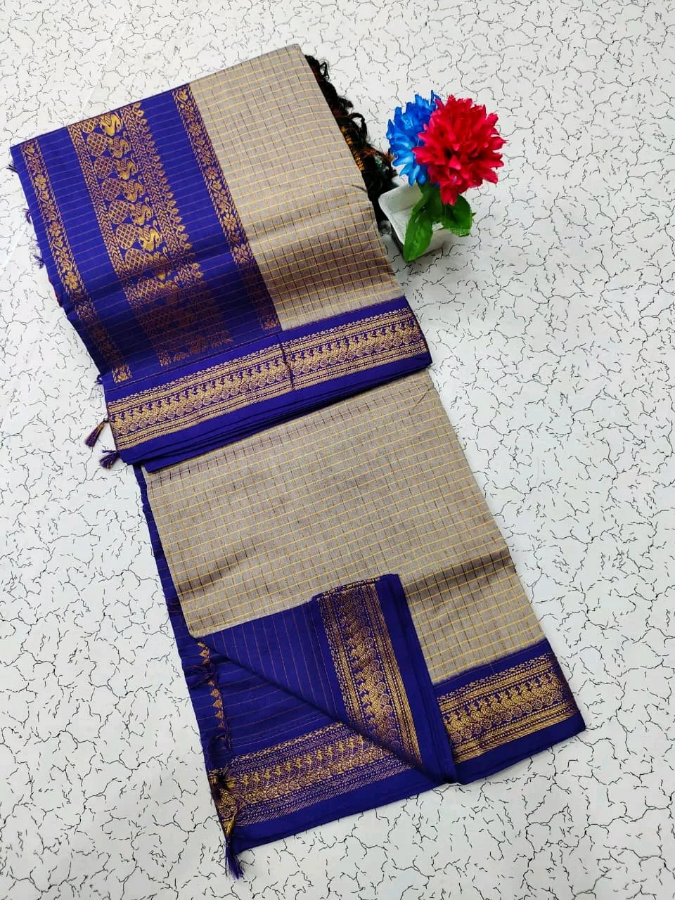 Kalyani Checkered Cotton Saree with Dark Green Zari Border thumbnail 8