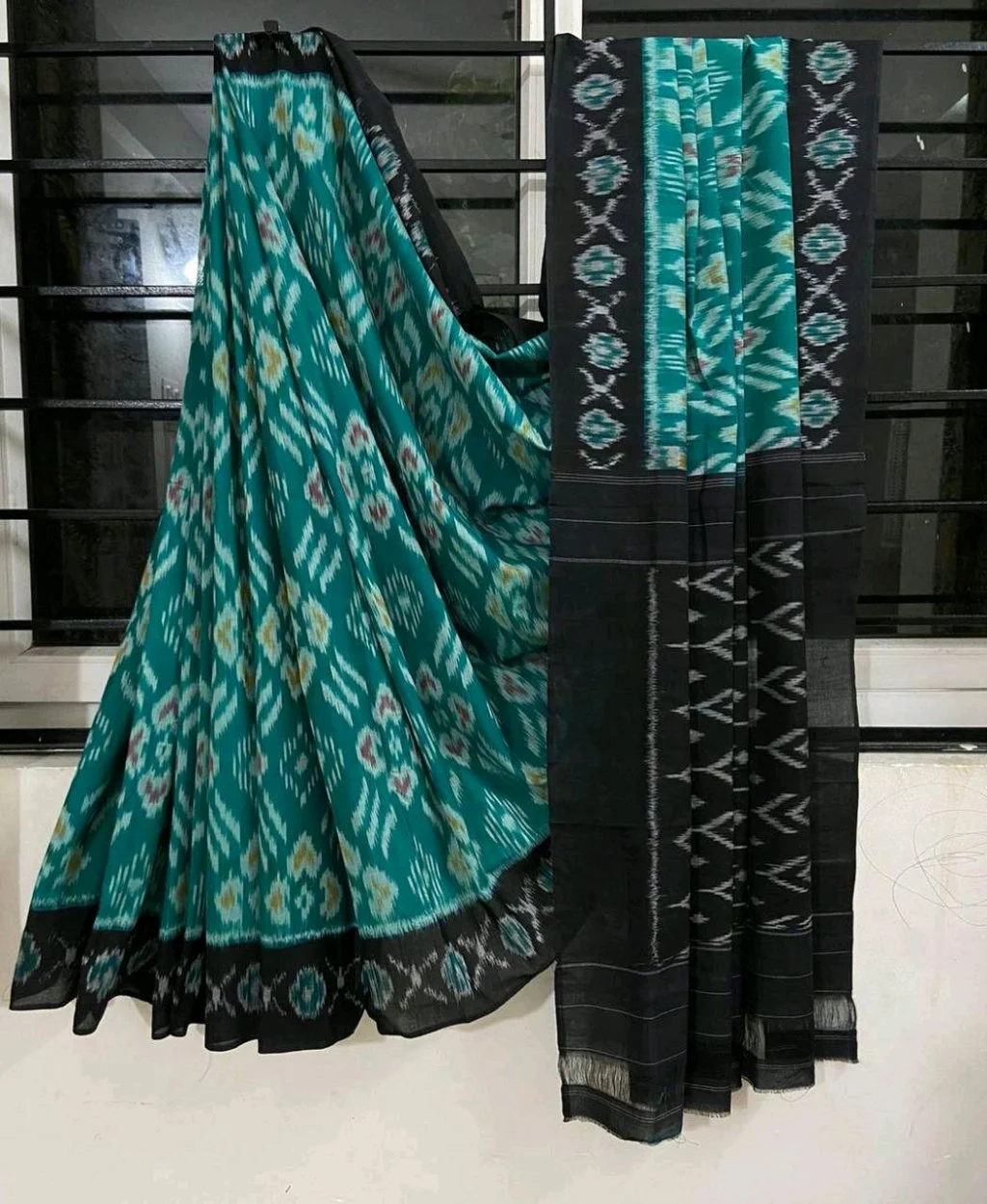 Lenin Ikat Cotton Saree thumbnail 1