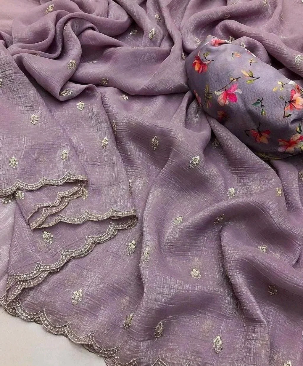 Georgette Crush Silk Saree with Gold Zari Embroidery and Floral Pallu thumbnail 6