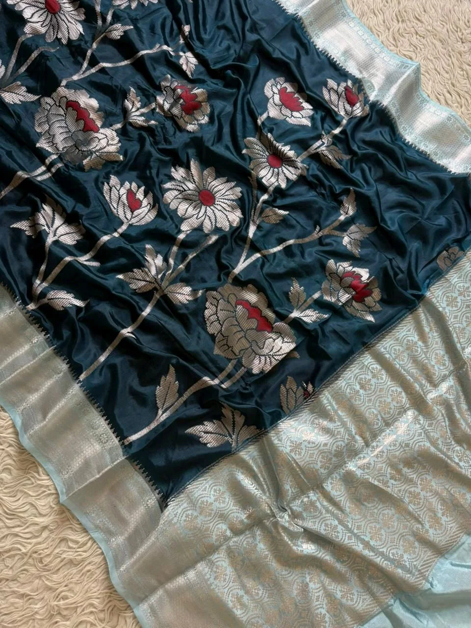 Chiniya Silk Banarasi Silk Saree with Zari Floral Weave 1