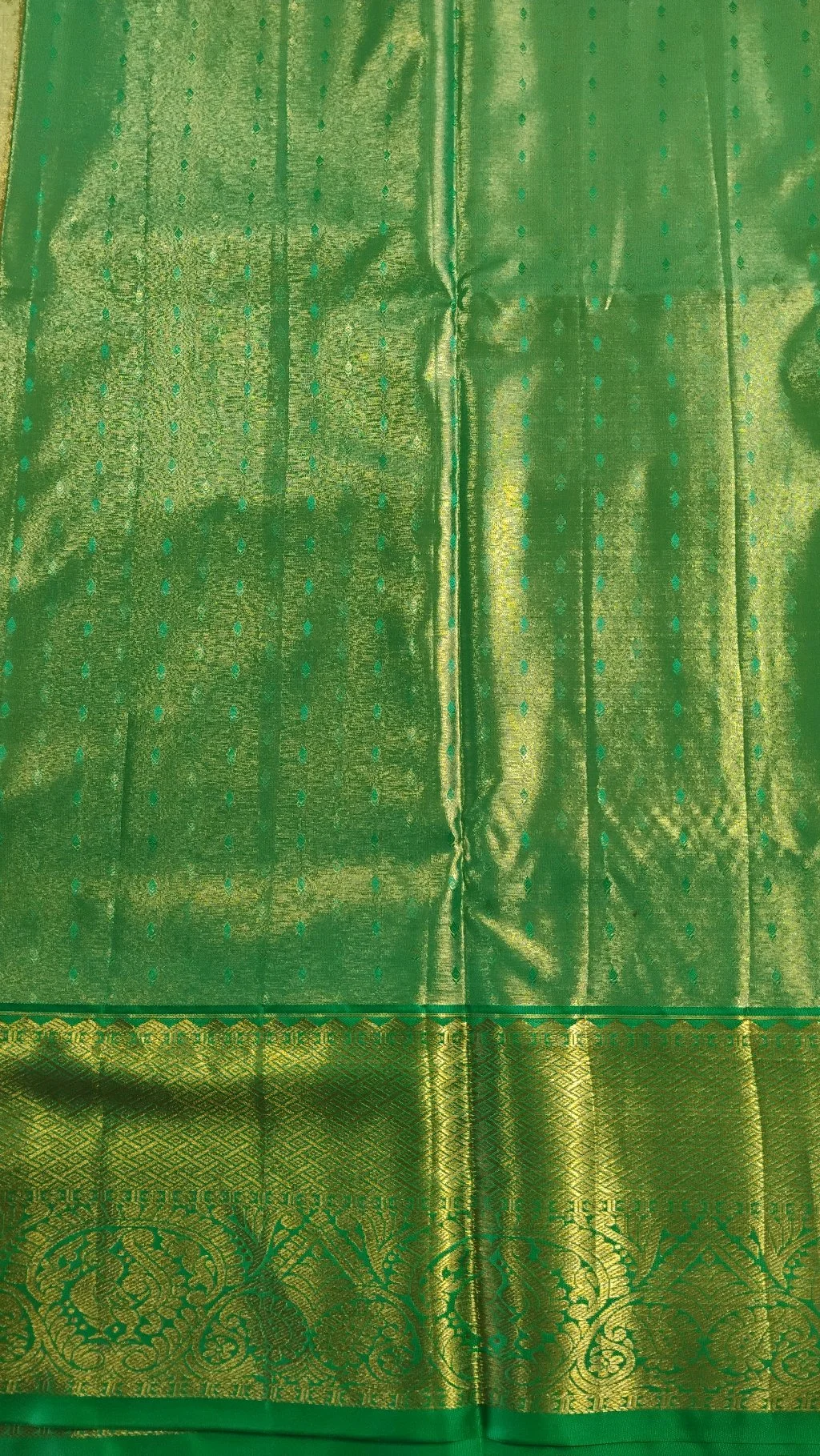 Dharmavaram Resham Pattu Cream Saree with Green and Gold Zari Border thumbnail 4