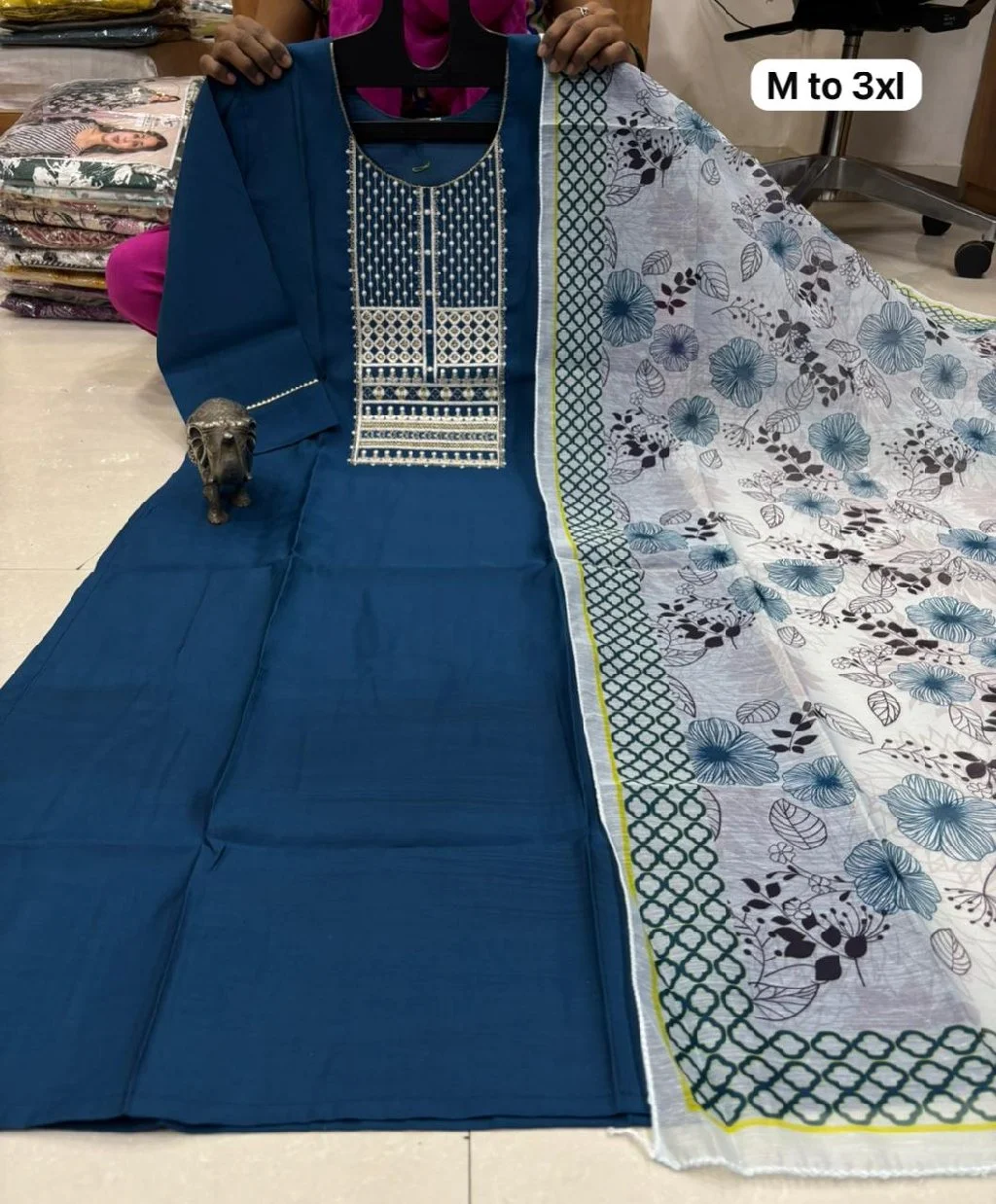 Kurta With Dupatta thumbnail 5