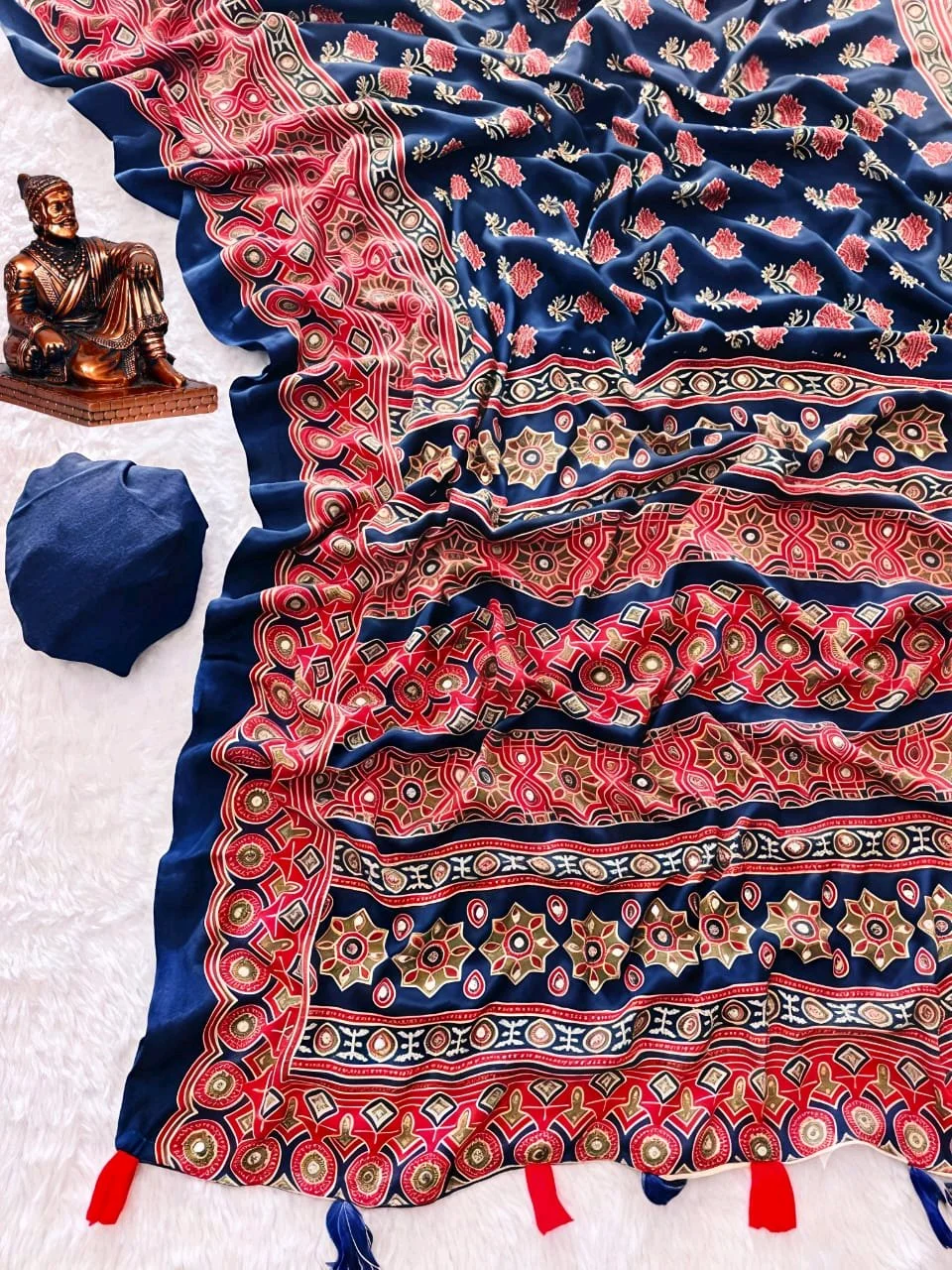 Kasturi Crrpe Sarees thumbnail 1