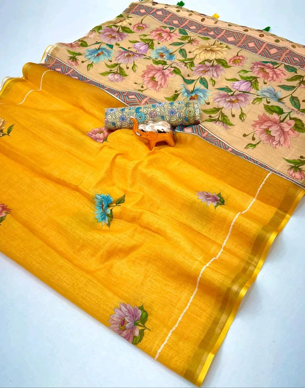 Floral Print Linen Blend Saree with Blouse Piece 9