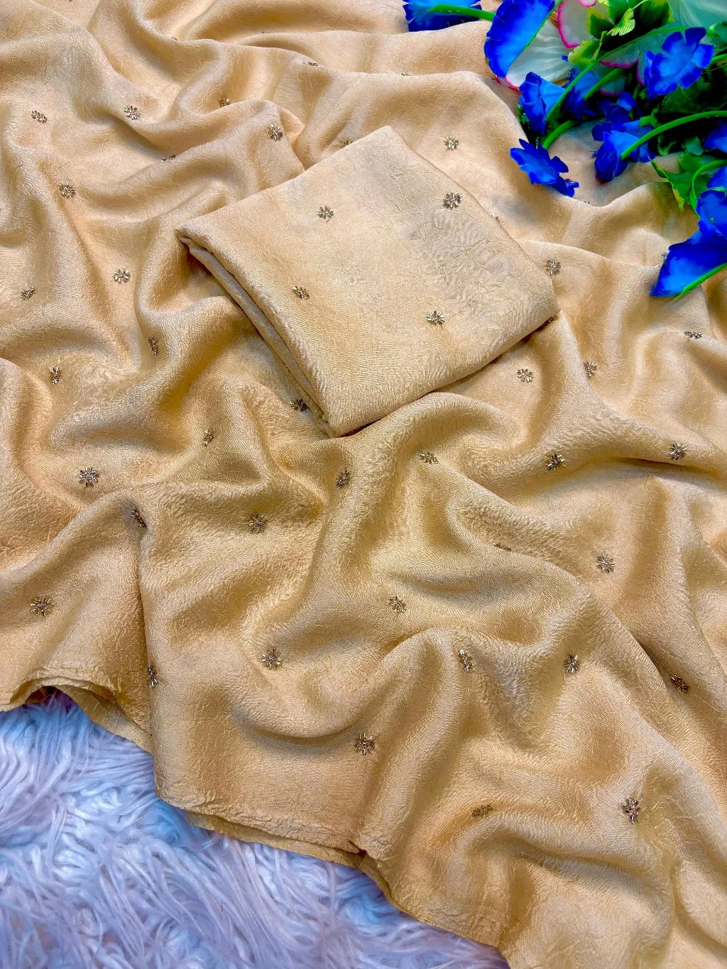 Shree Crush Latkhan Sarees thumbnail 9