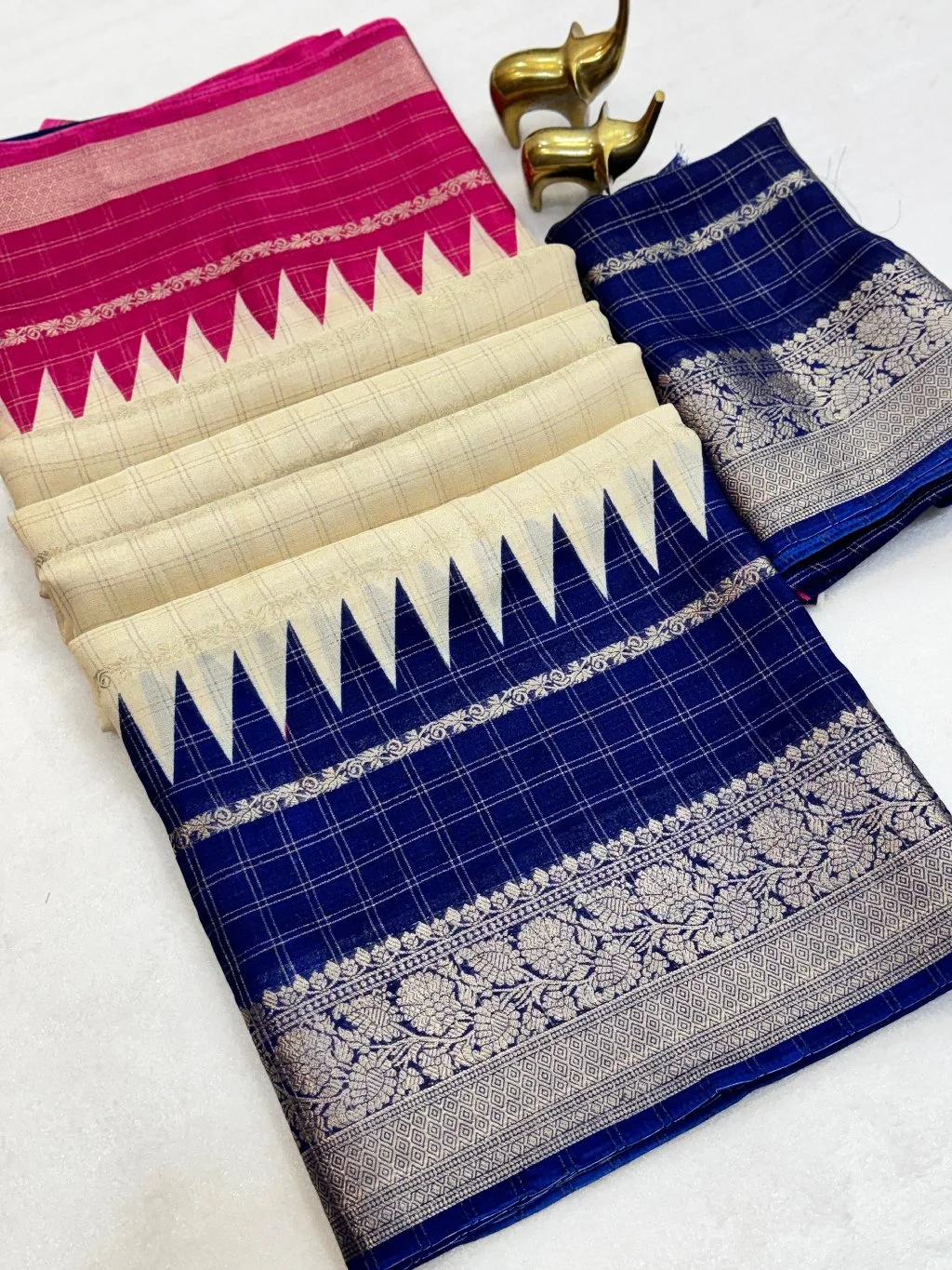 Cream and Purple Marshmallow Saree with Zari Border 5