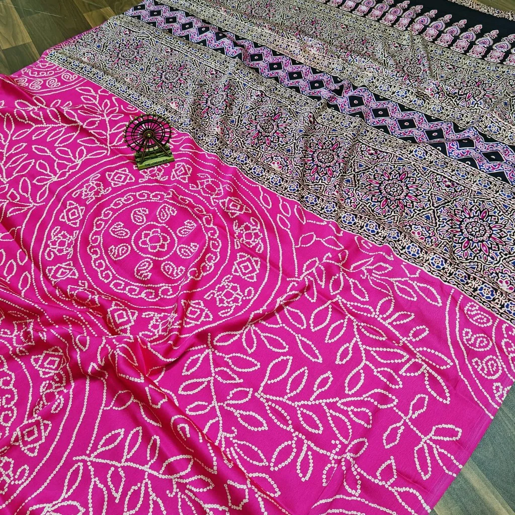 Bandhani Print Saree with Traditional Border thumbnail 5