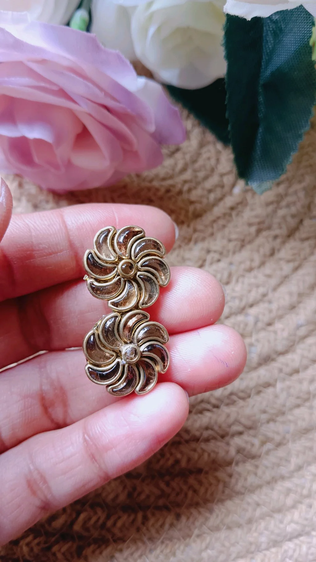 Gold Tone Floral Pinwheel Saree Brooch Pin