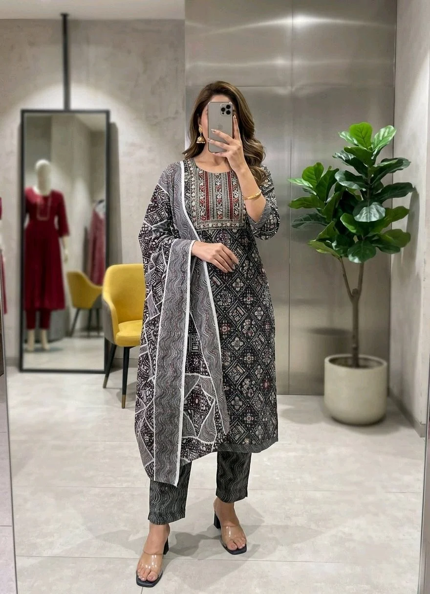 3-piece Suit Set with Dupatta thumbnail 3