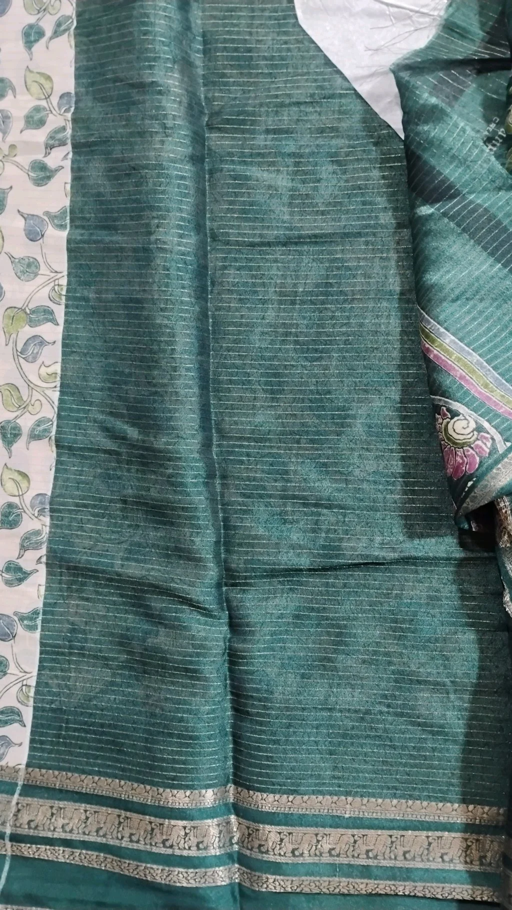 Cream Floral Print Silk Blend Saree with Green Zari Border thumbnail 5