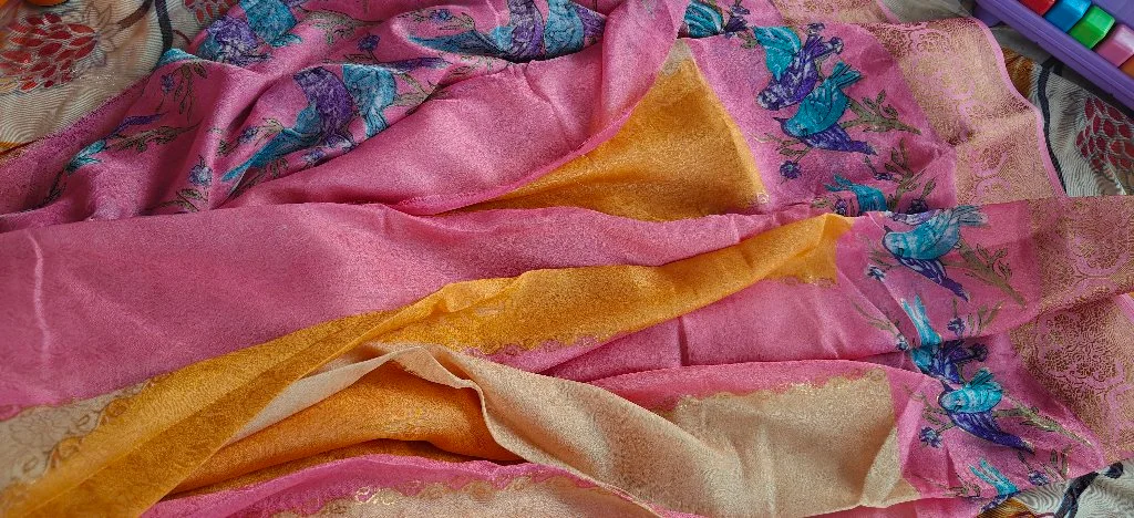 Sunrise Pink and Orange Bird Motif Viscose Saree 5