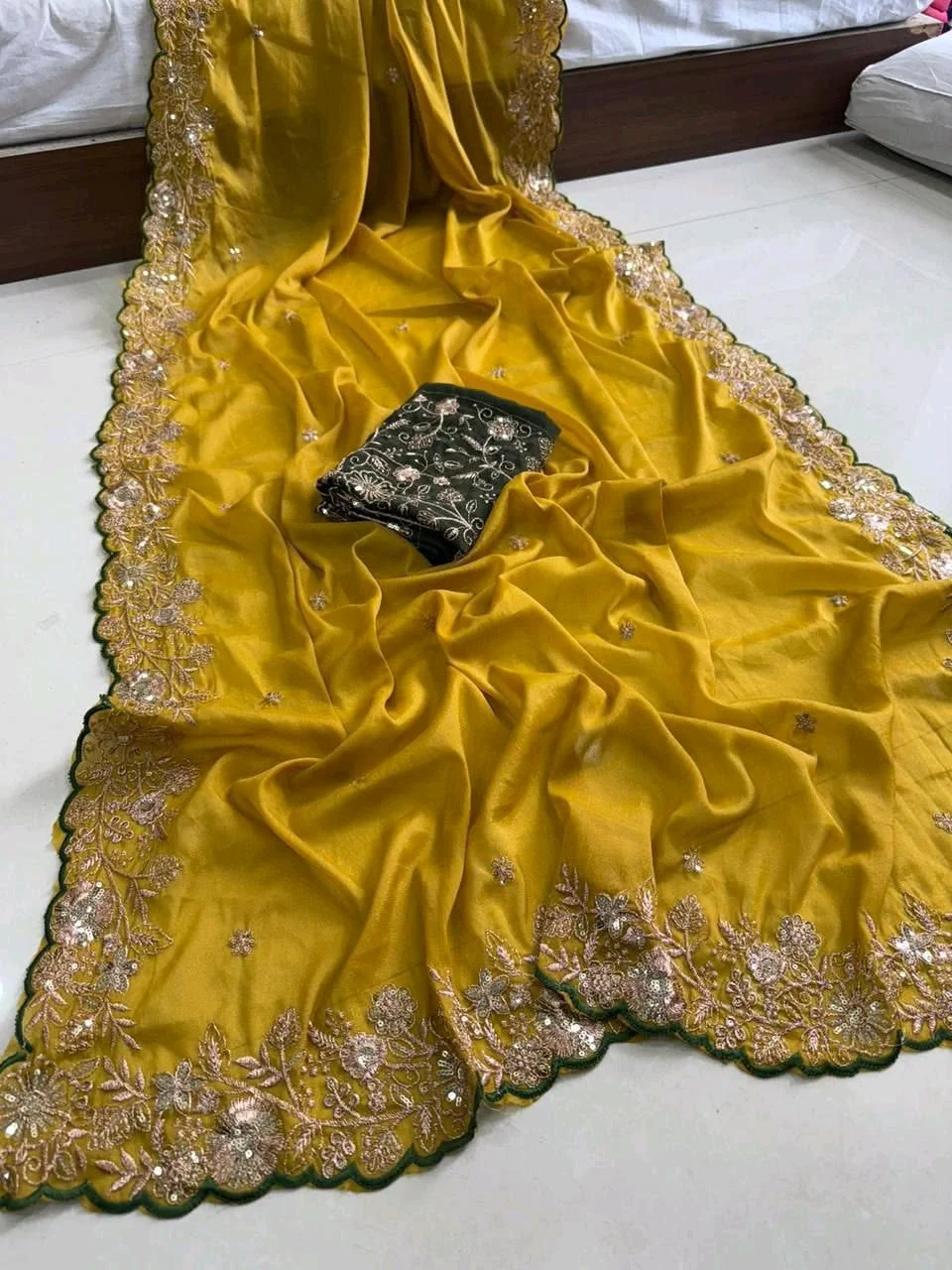 Star Georgette Saree with Blouse Piece 2