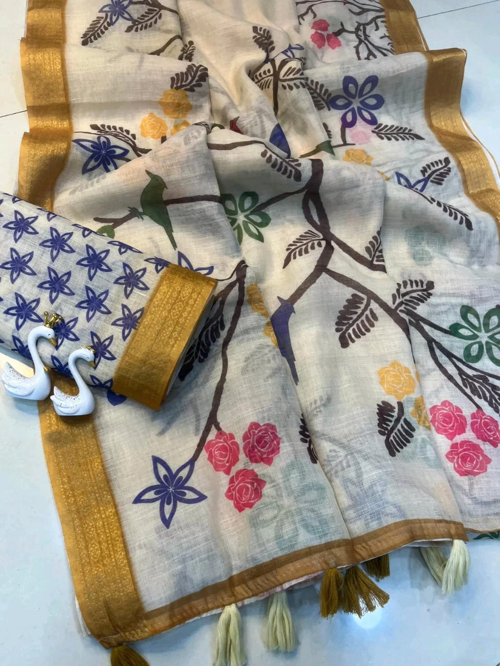 Floral Print Cotton Blend Saree with Tassels 7