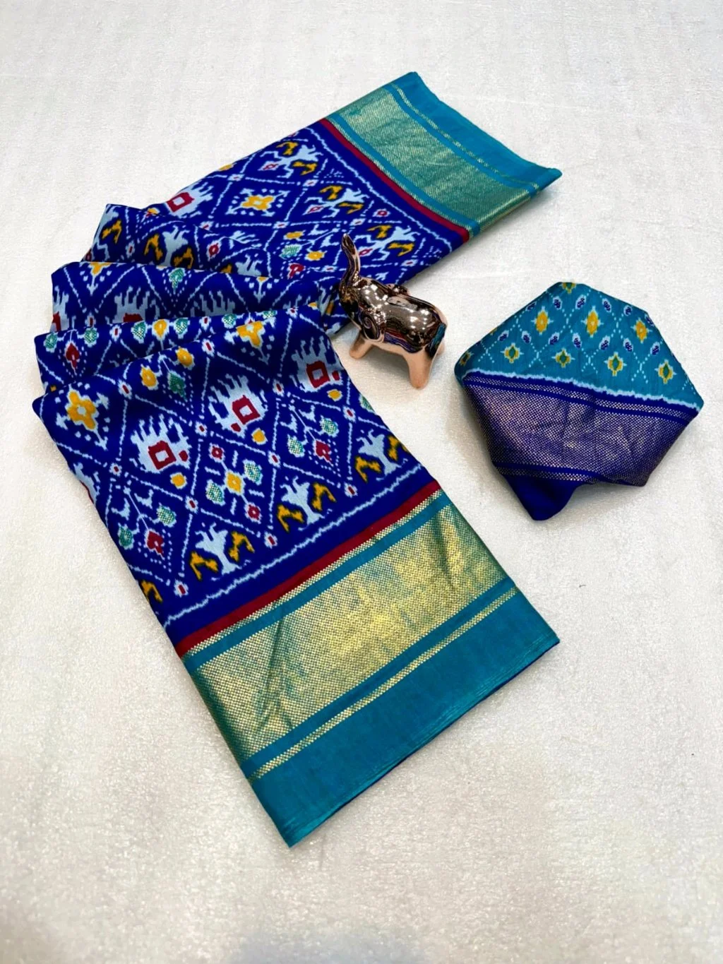 Crepe Silk Ikat Saree with Zari Border and Blouse thumbnail 8