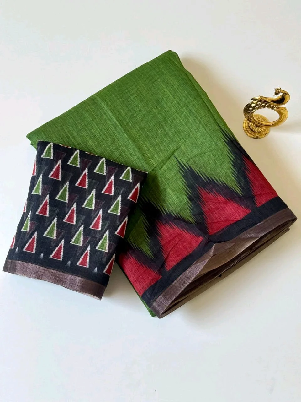 Lenin Ikat Cotton Saree with Traditional Border thumbnail 9