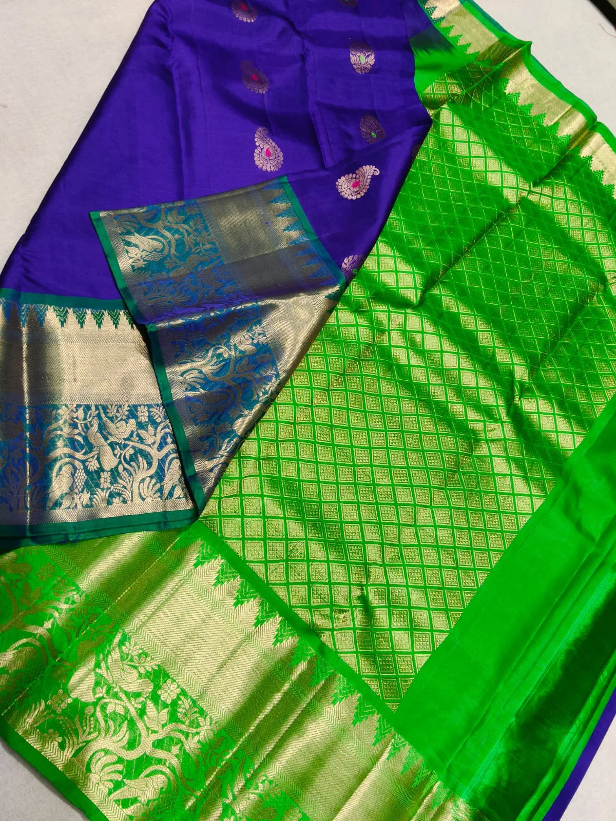 pure handlooms saree thumbnail 2