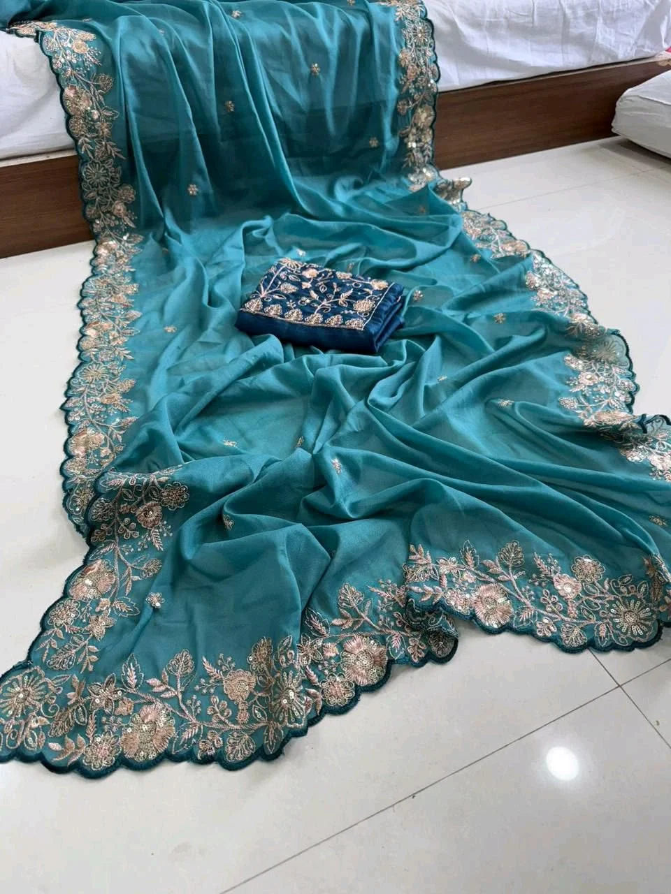 Star Georgette Saree with Blouse Piece 7