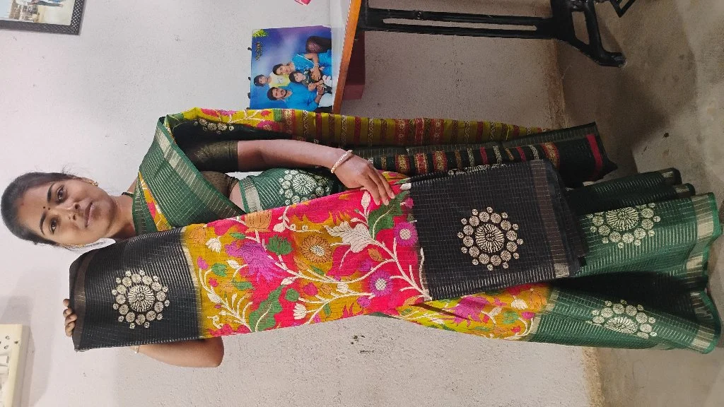 Crepe Silk Center Design Saree thumbnail 4