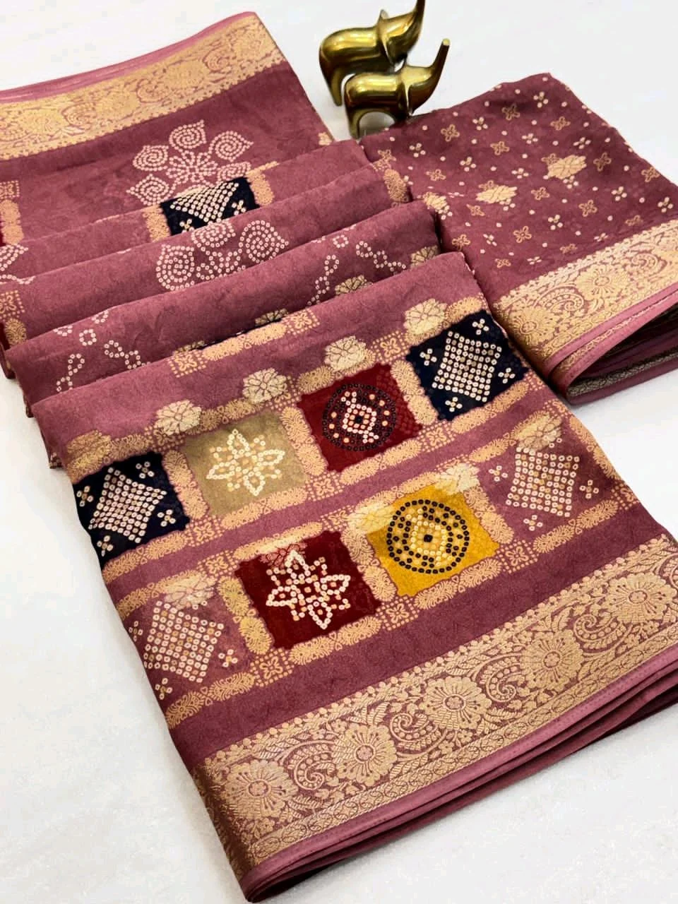 Bandhani Saree with Zari Border and Patchwork thumbnail 2