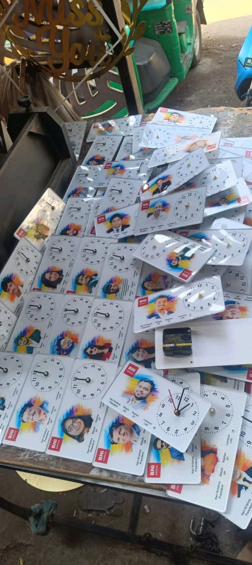 Acrylic Table Top Watch Frame 1