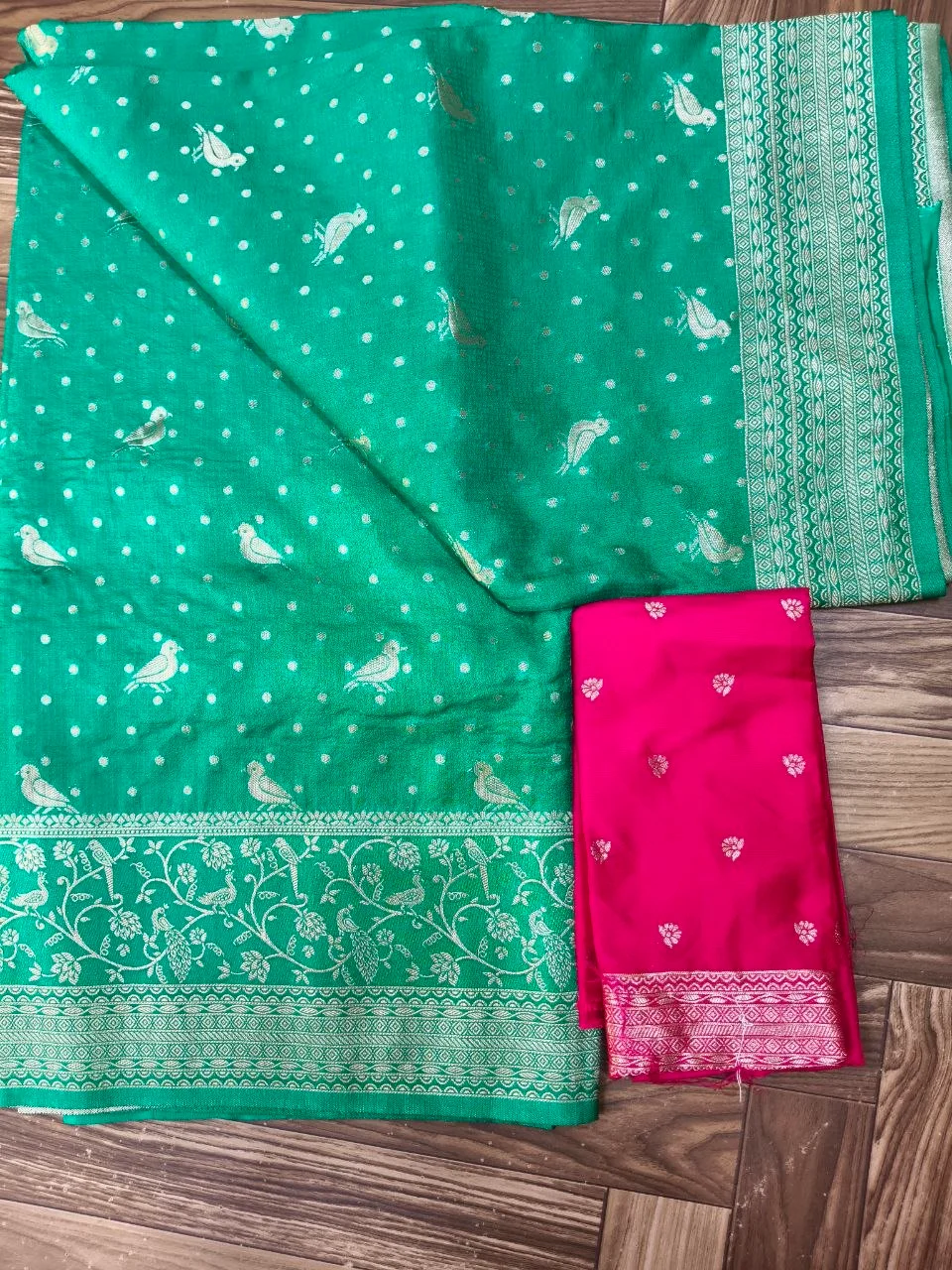 Green Pure Silk Saree with Bird and Peacock Motifs thumbnail 4