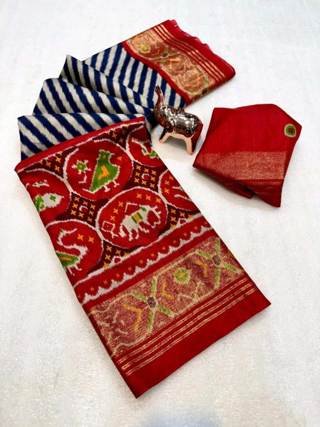 Crepe Silk Ikat Saree with Zari Border and Blouse thumbnail 5