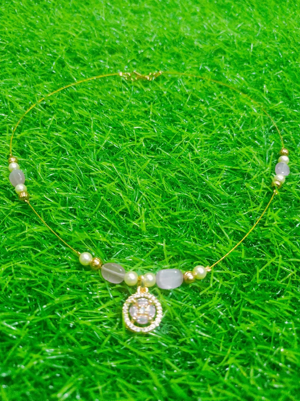 “Pearl Glow Pendant Chain”