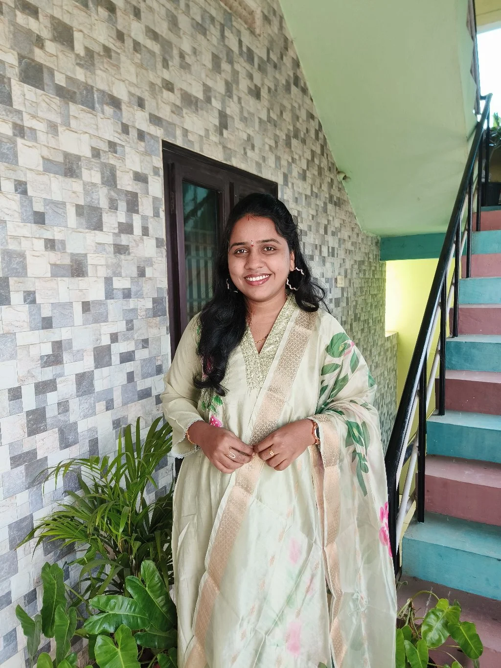 Cream Floral Handpainted Kurta Set with Dupatta 2