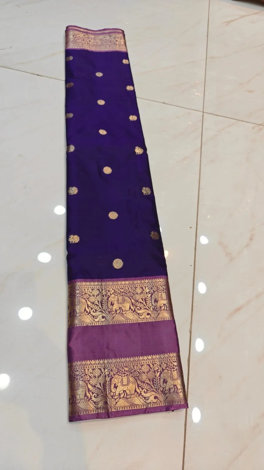 Kanjivaram soft pattu just got a whole lot trendier! Beautiful designery weaving butti and double Kanchi weaving border make this collection a stunner. The fabric is super lightweight and soft, making it perfect for any occasion. Direct weavers' special design collection means you're getting the best quality at the best price MRP --1480 2