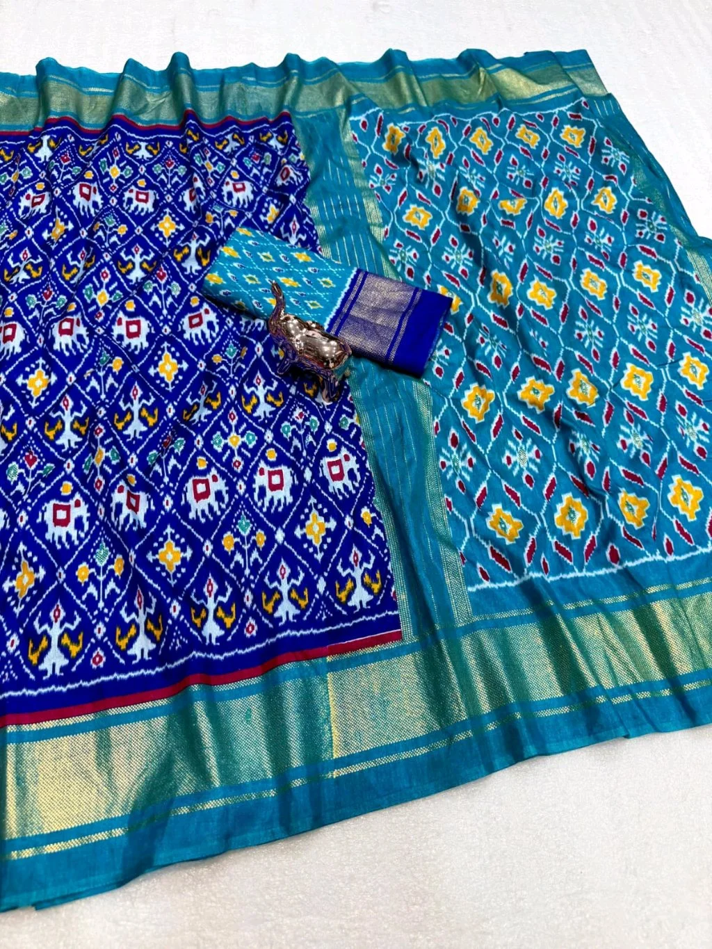 Crepe Silk Ikat Saree with Zari Border and Blouse thumbnail 9