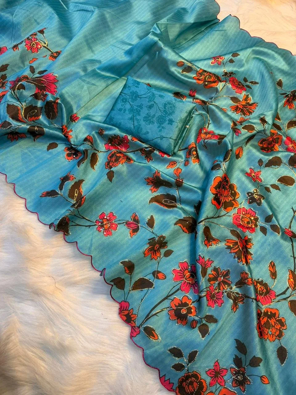 Tussar  Floral Print Saree with Scalloped Border 5