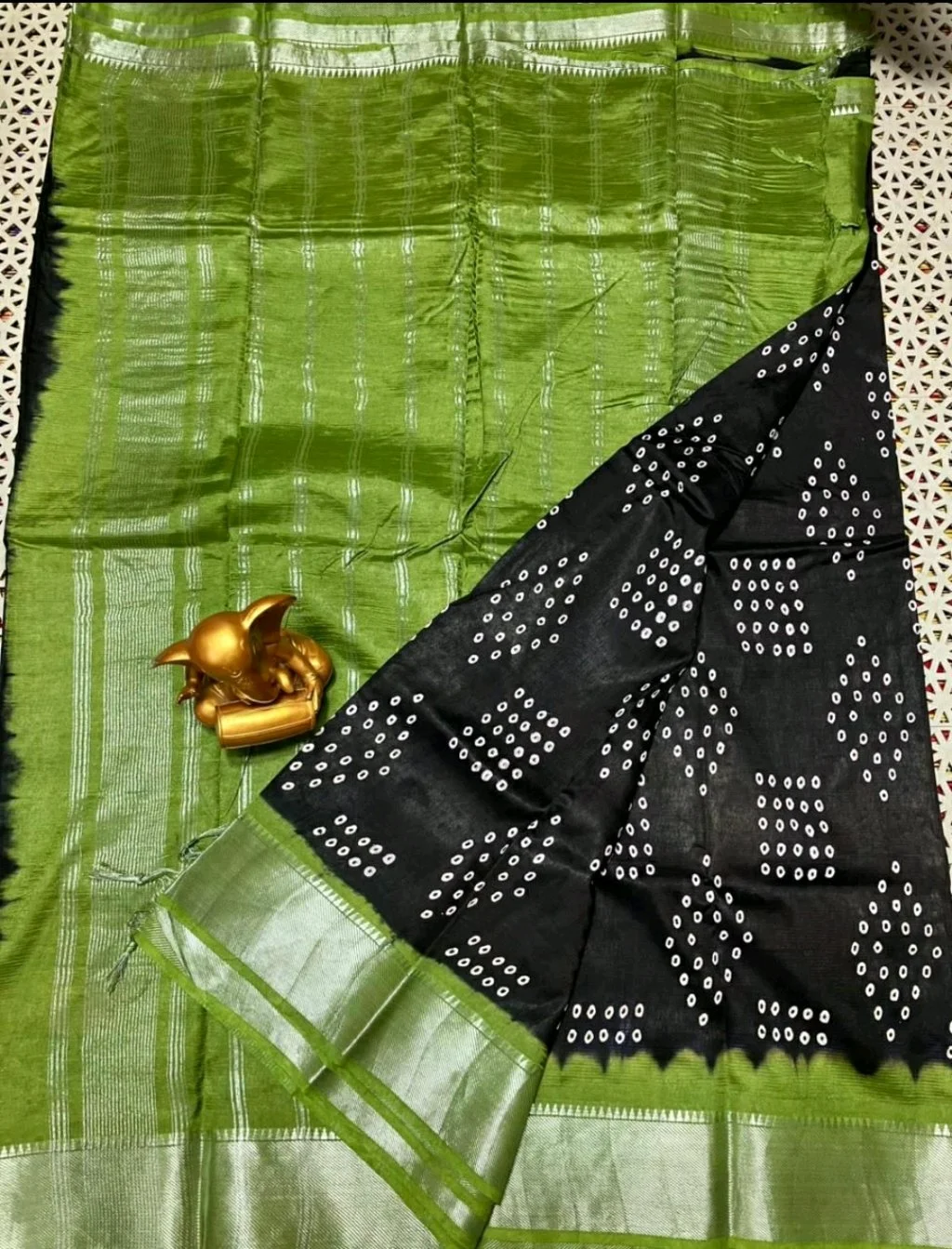 Yellow Blue Mangalagiri Pattu Saree with Bandhani Print thumbnail 3