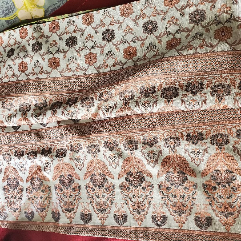 Green Silk Blend Saree with Floral Zari Weave 1