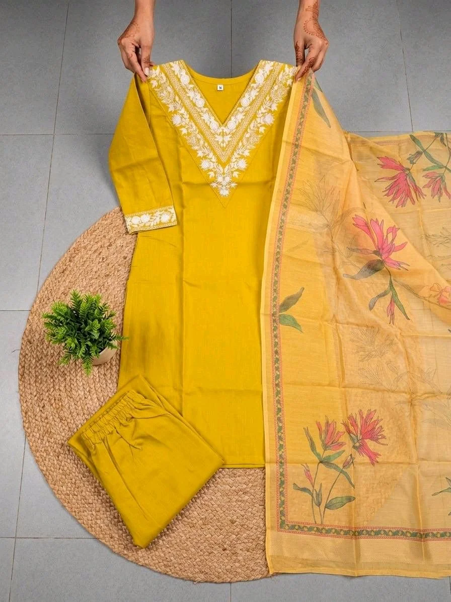 3-piece Kurta Set with Floral Dupatta thumbnail 4