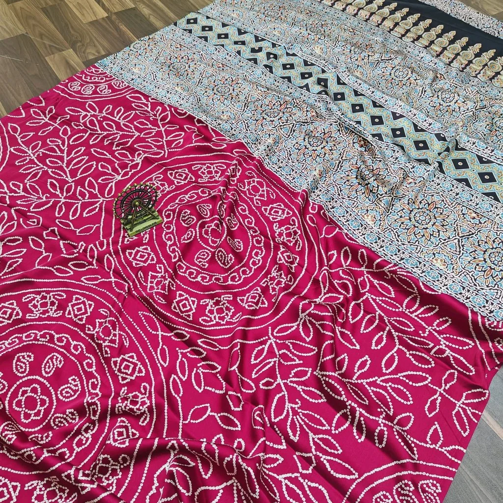 Bandhani Print Saree with Traditional Border thumbnail 3
