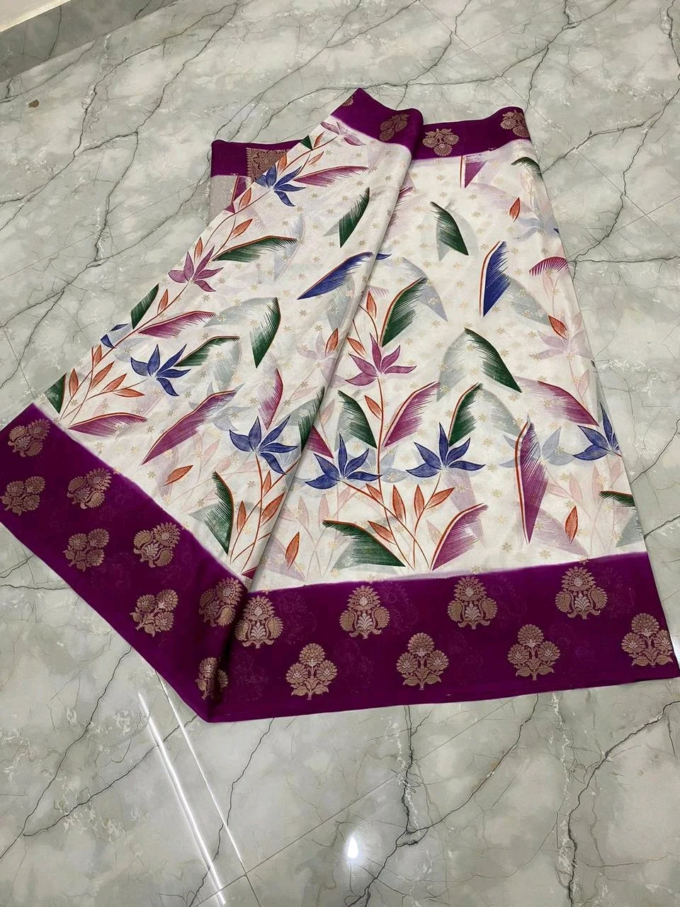 White Banarasi Printed Saree with Green Zari Border 4