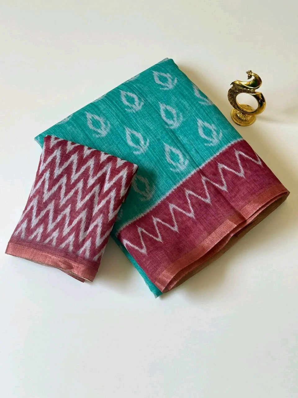 Lenin Ikat Cotton Saree with Traditional Border thumbnail 7