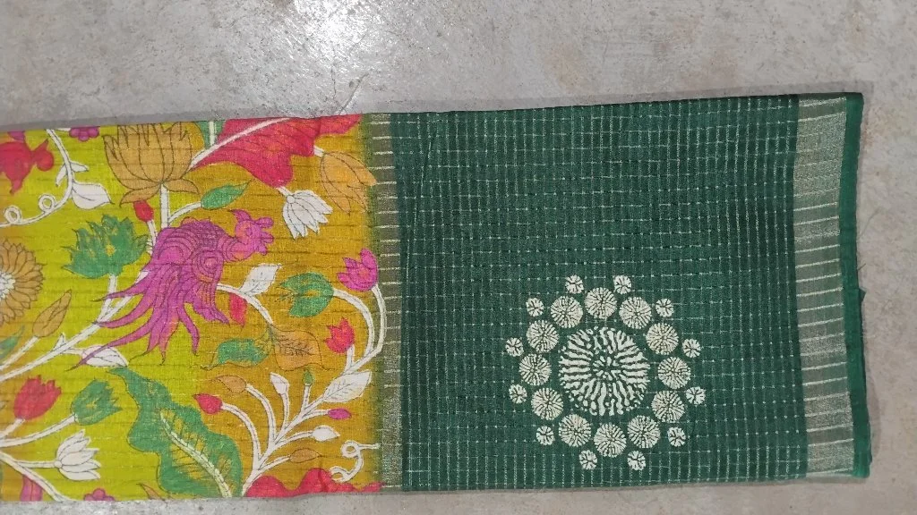 Crepe Silk Center Design Saree thumbnail 4