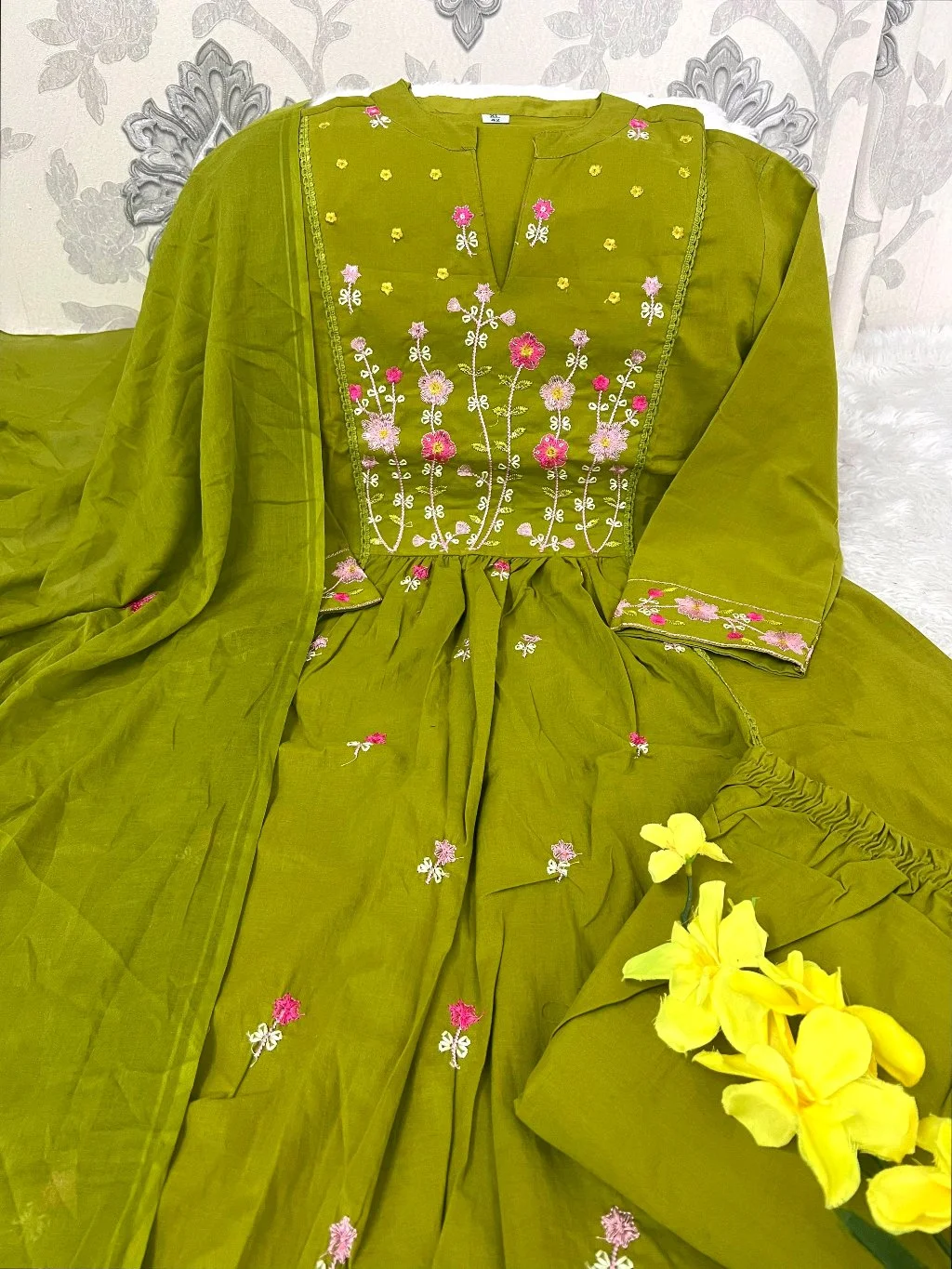Embroidered Cotton Kurta Set thumbnail 4
