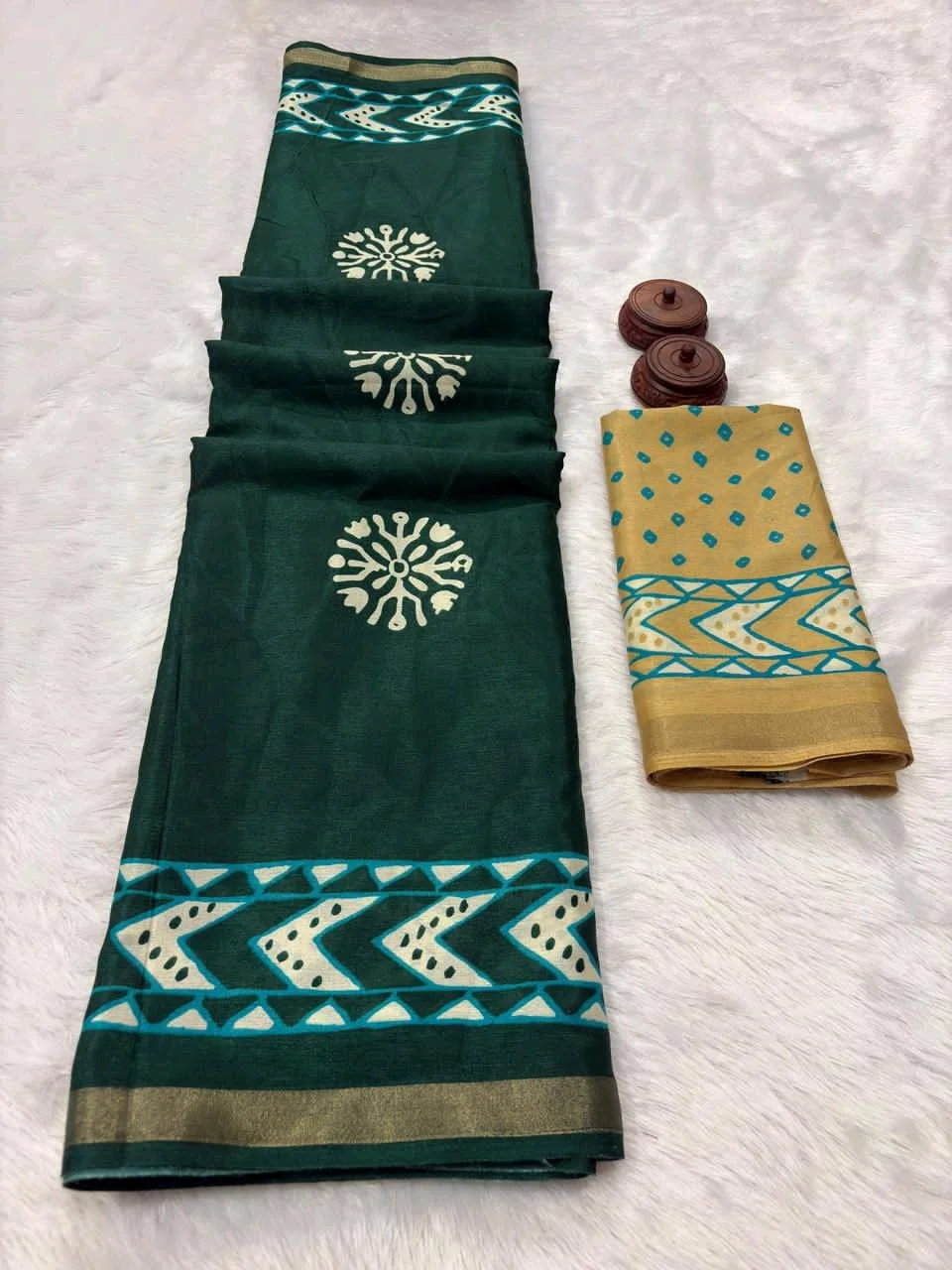 Soft Mul Mul Cotton Saree with Contrast Blouse Piece thumbnail 2
