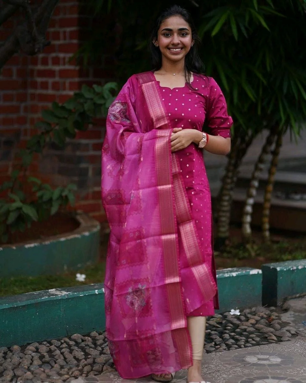 Chanderi Cotton Kurti Set with Floral Organza Dupatta thumbnail 4
