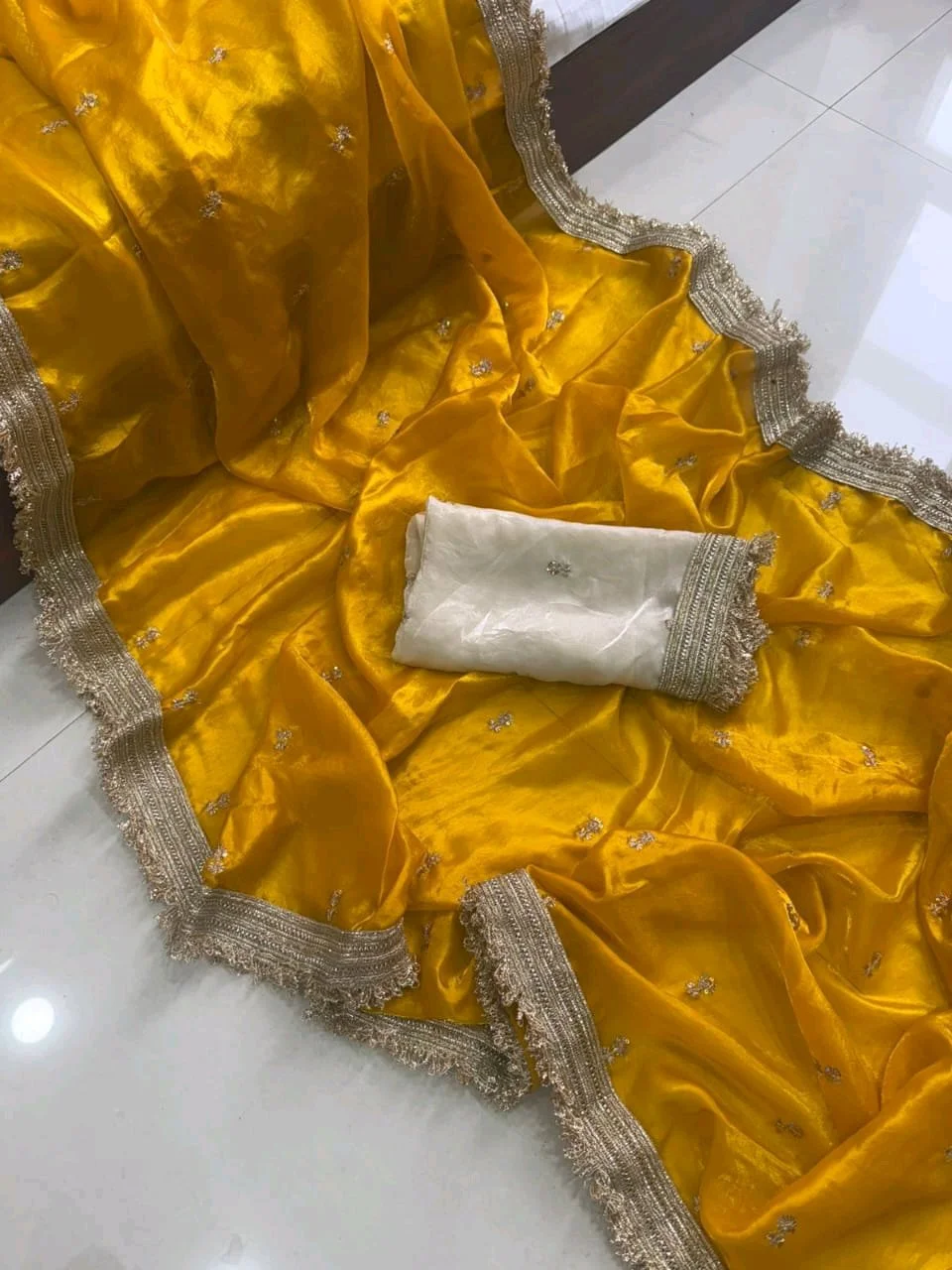 Space Sattin Dual Shad Gold Zari Border and White Blouse Piece thumbnail 7