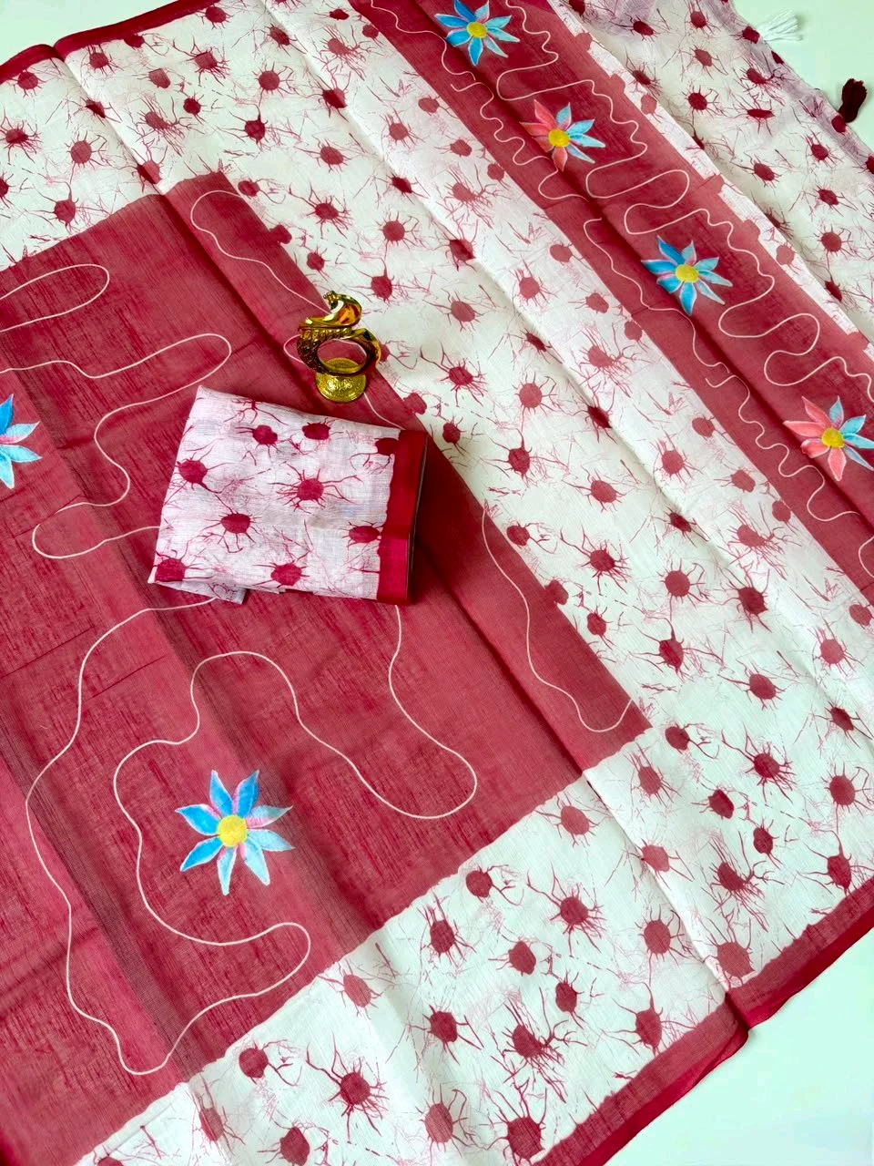 Mul Cotton Saree with Batik Print and Blouse Piece thumbnail 8