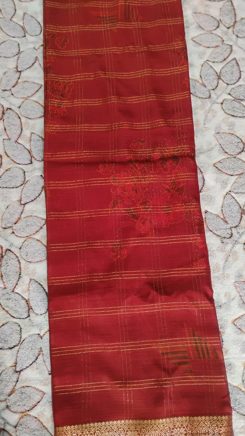 Red Silk Blend Saree with Gold Checkered Pattern thumbnail 2