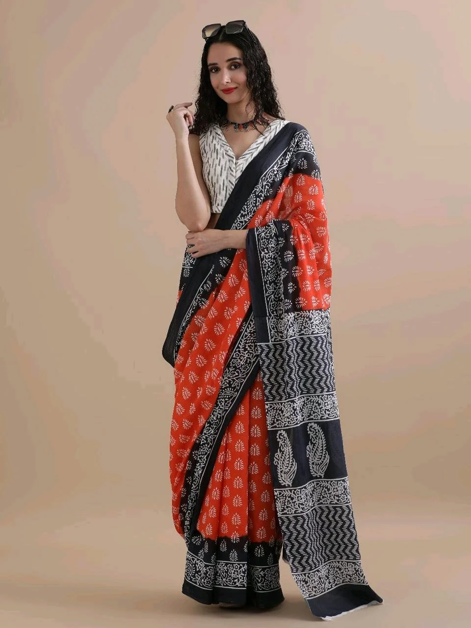 New updateBagru Block Print Cotton mulmul Sarees With Running Blouse Fabric:- Pure Mulmul (9280)Saree:-5.5m+ Blouse:- 1mPrice:- 700 thumbnail 6