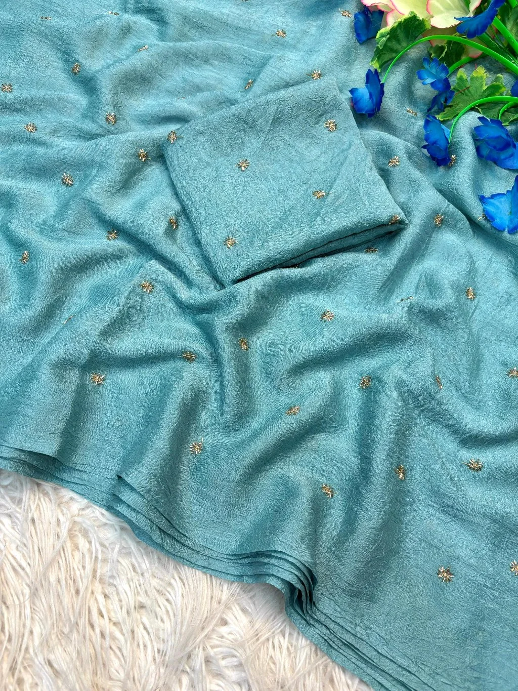Shree Crush Latkhan Sarees thumbnail 6