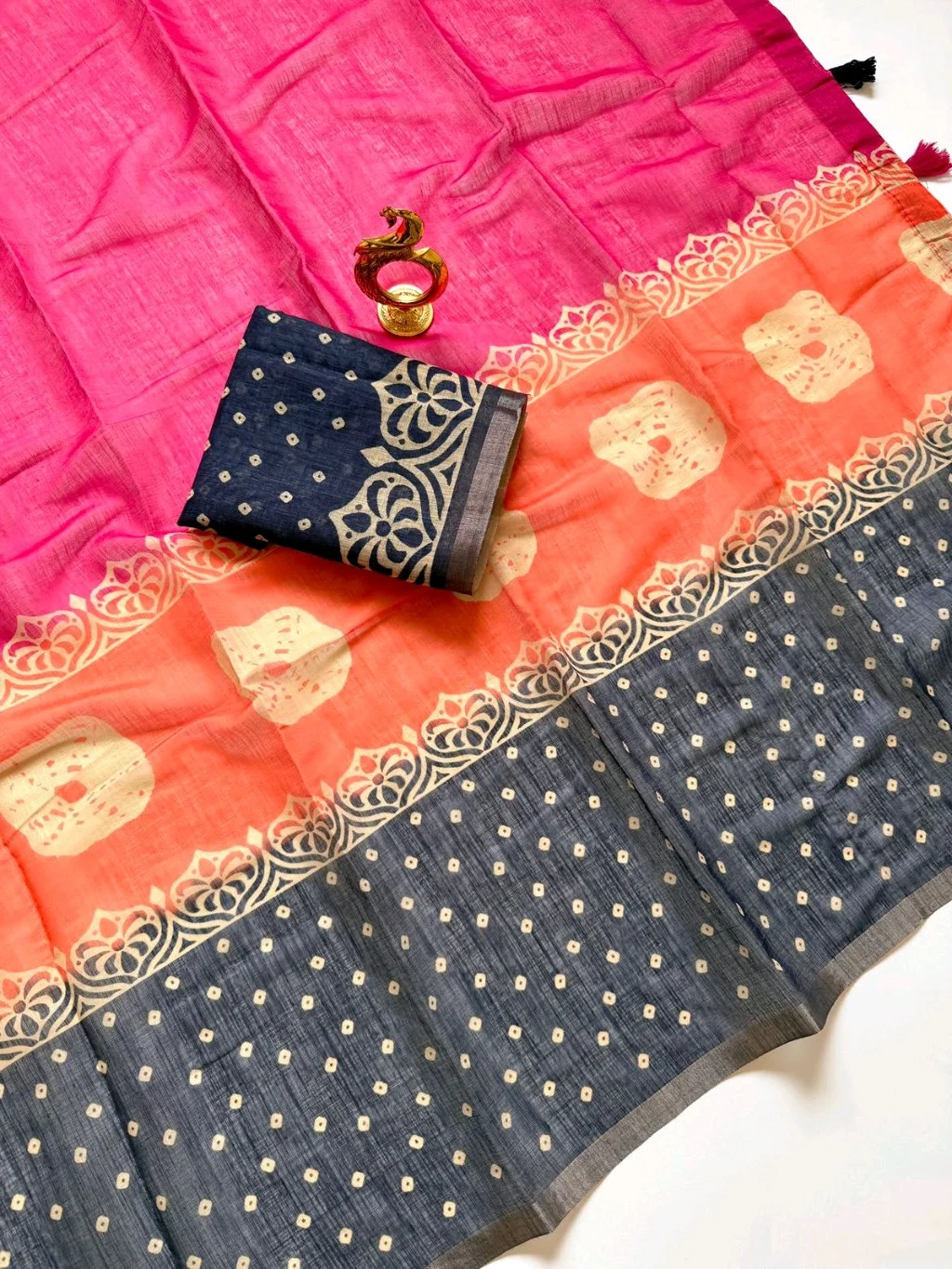 Linen Blend Cotton Saree with Dotted Pattern and Block Print Border thumbnail 3